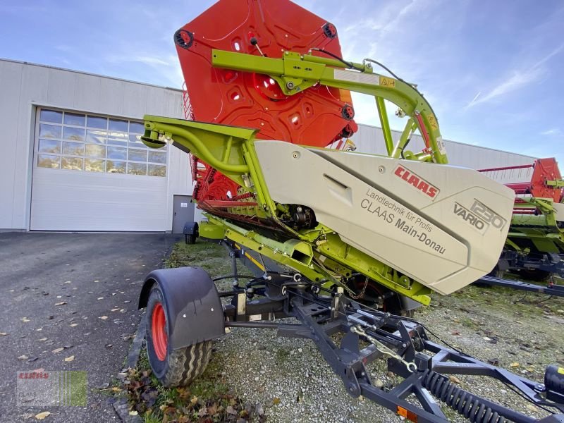 Mähdrescher des Typs CLAAS LEXION 8600 TT E5, Gebrauchtmaschine in Vohburg (Bild 24)
