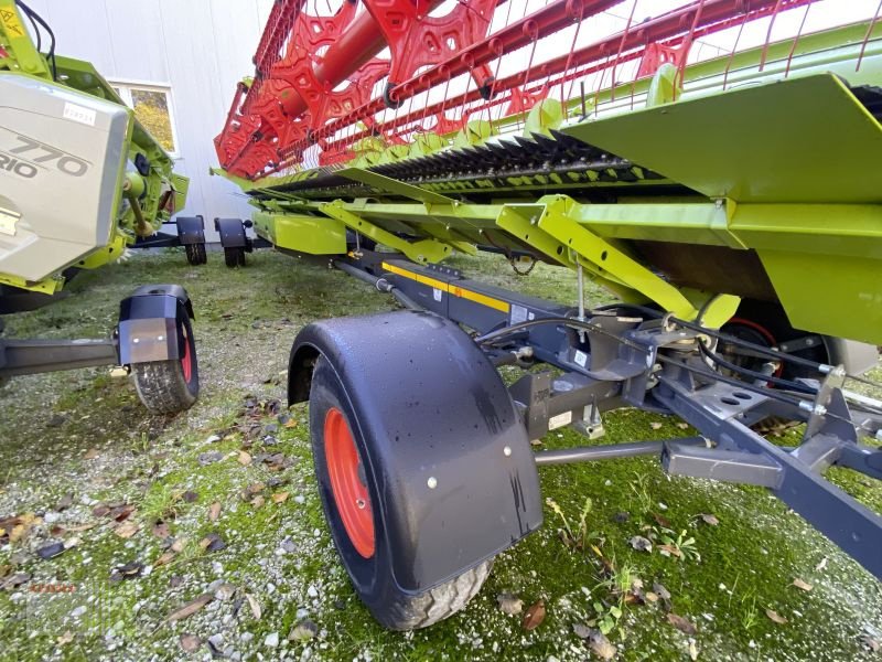 Mähdrescher of the type CLAAS LEXION 8600 TT E5, Gebrauchtmaschine in Vohburg (Picture 23)