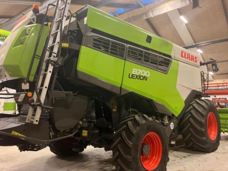 Mähdrescher des Typs CLAAS LEXION 8700 4-WD, Gebrauchtmaschine in Hinnerup (Bild 4)