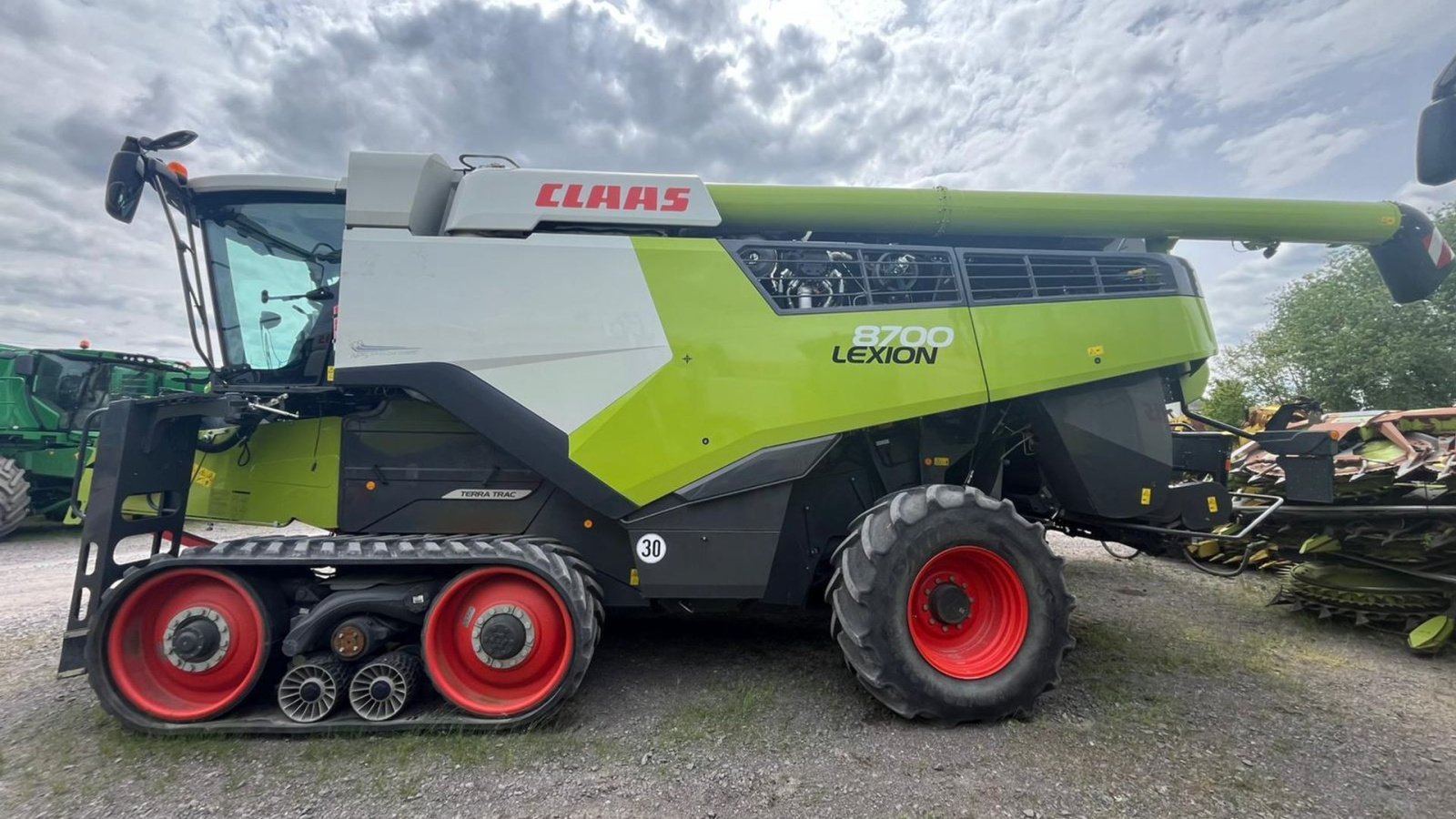 Mähdrescher of the type CLAAS Lexion 8700 8700 TT 4WD, Gebrauchtmaschine in Kolding (Picture 2)