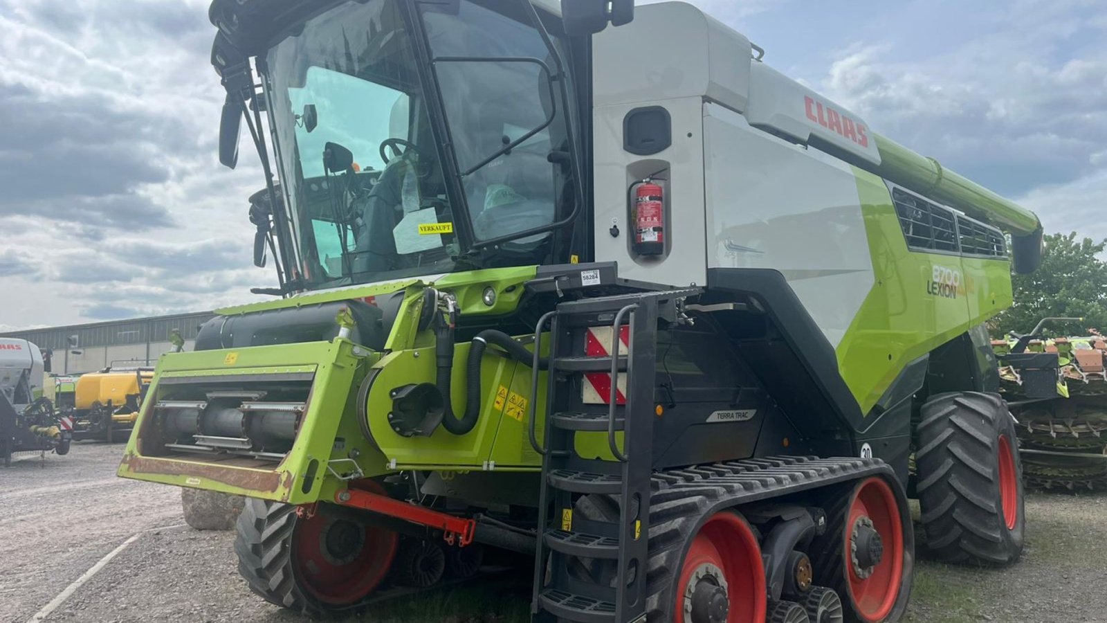 Mähdrescher of the type CLAAS Lexion 8700 8700 TT 4WD, Gebrauchtmaschine in Kolding (Picture 3)