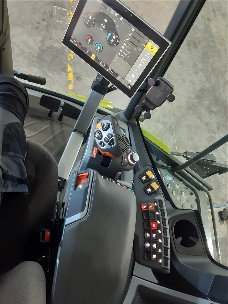 Mähdrescher des Typs CLAAS Lexion 8700 Terra Trac, Gebrauchtmaschine in Lommatzsch (Bild 8)