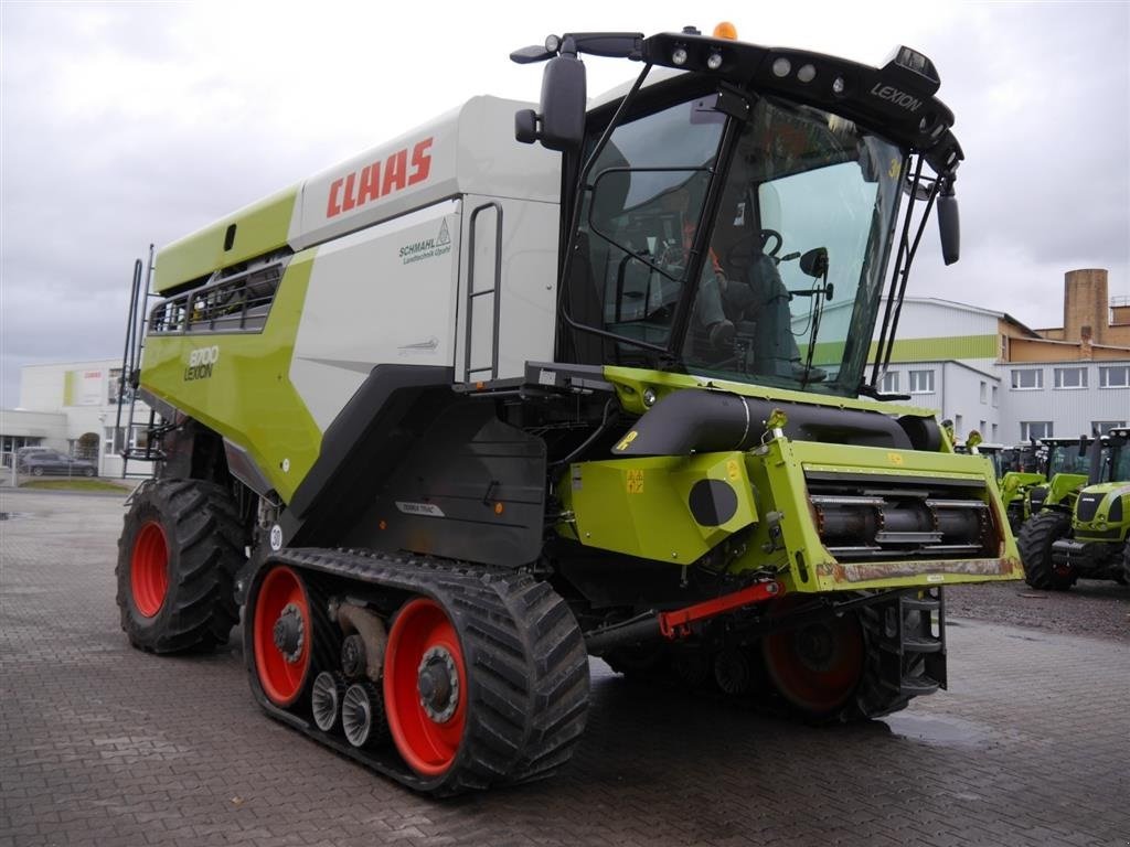 Mähdrescher des Typs CLAAS LEXION 8700 TT Ny pris!!! VI GIVER 50 TIMERS HØSTGARANTI I DK !!! Brede bælter. Field Scanner. Incl. CLAAS Vario 1230 Skærebord og vogn., Gebrauchtmaschine in Kolding (Bild 2)
