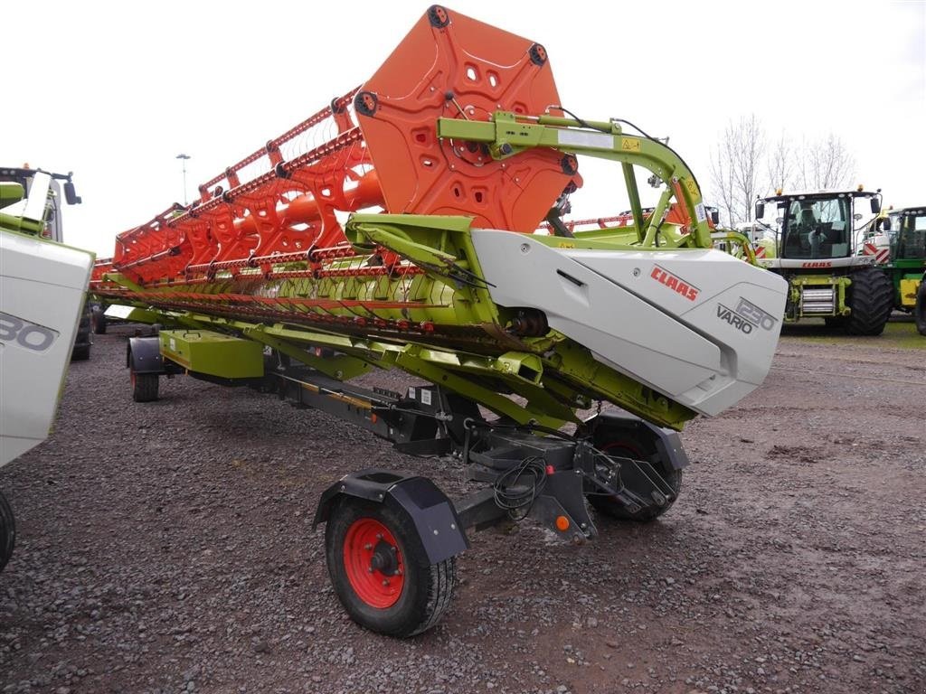 Mähdrescher des Typs CLAAS LEXION 8700 TT Ny pris!!! VI GIVER 50 TIMERS HØSTGARANTI I DK !!! Brede bælter. Field Scanner. Incl. CLAAS Vario 1230 Skærebord og vogn., Gebrauchtmaschine in Kolding (Bild 7)