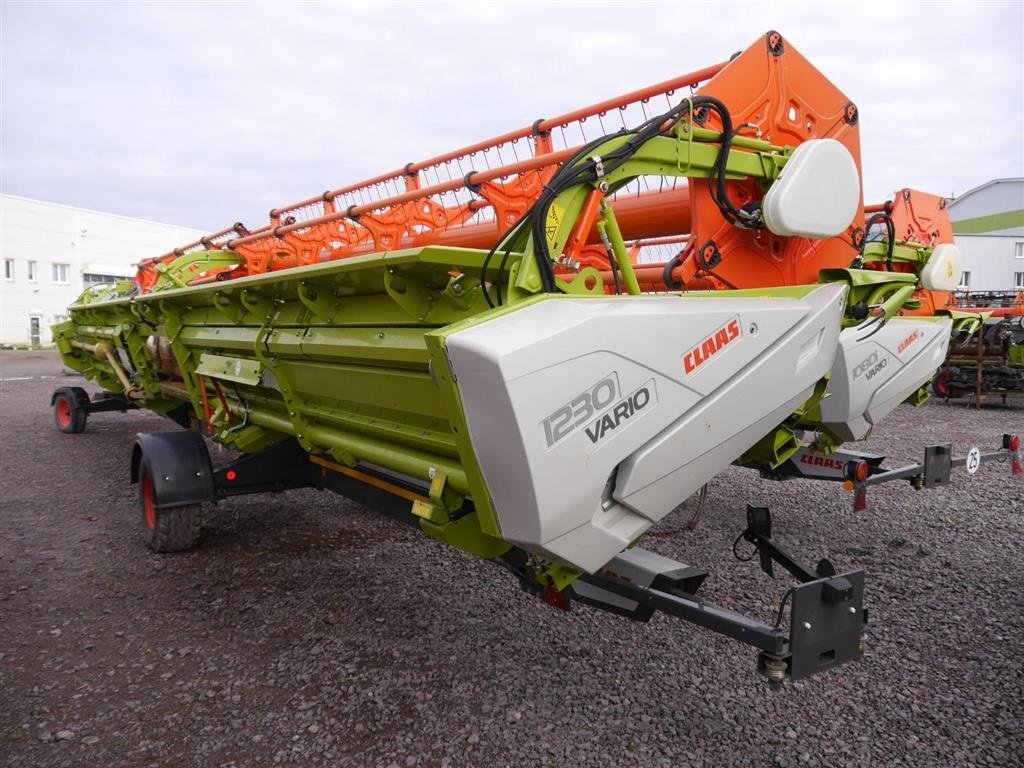 Mähdrescher des Typs CLAAS LEXION 8700 TT Ny pris!!! VI GIVER 50 TIMERS HØSTGARANTI I DK !!! Brede bælter. Field Scanner. Incl. CLAAS Vario 1230 Skærebord og vogn., Gebrauchtmaschine in Kolding (Bild 9)