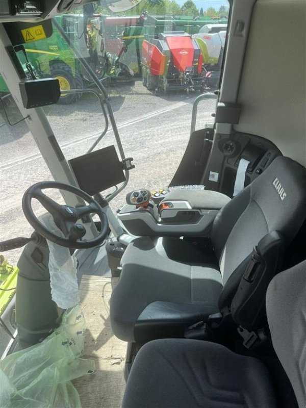 Mähdrescher des Typs CLAAS LEXION 8700 TT Ny pris!!! VI GIVER 50 TIMERS HØSTGARANTI I DK !!! Brede bælter. Field Scanner. Incl. CLAAS Vario 1230 Skærebord og vogn., Gebrauchtmaschine in Kolding (Bild 12)