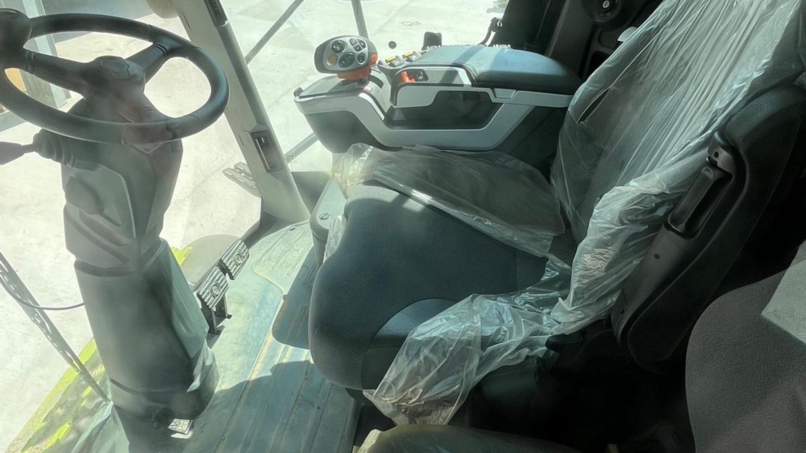 Mähdrescher Türe ait CLAAS LEXION 8700 TT VI GIVER 50 TIMERS HØSTGARANTI I DK !!! Incl. CLAAS Vario 1080 Skærebord og vogn. ,., Gebrauchtmaschine içinde Kolding (resim 11)