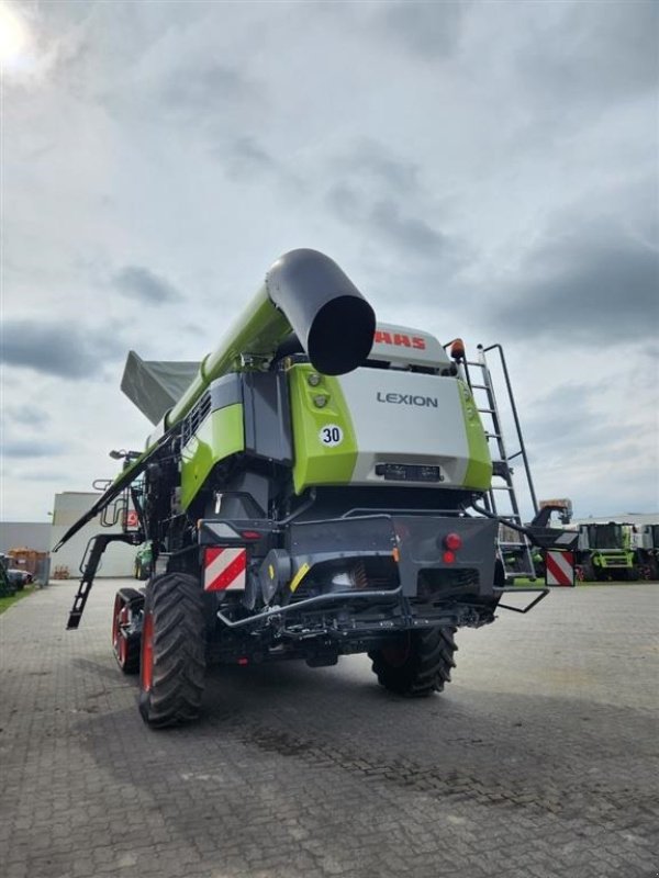 Mähdrescher του τύπου CLAAS LEXION 8700 TT VI GIVER 50 TIMERS HØSTGARANTI I DK !!! Incl. Convio 1230 sejl skærebord og vogn. GPS klar., Gebrauchtmaschine σε Kolding (Φωτογραφία 5)
