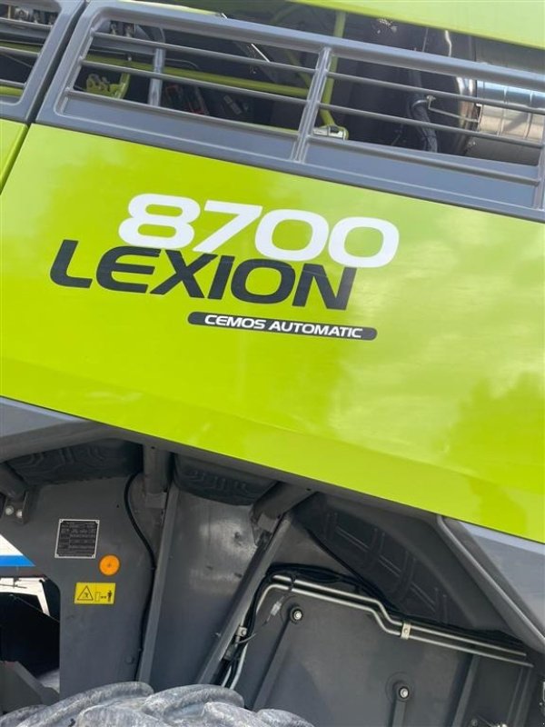 Mähdrescher tip CLAAS LEXION 8700 TT VI GIVER 50 TIMERS HØSTGARANTI I DK !!! Med skærebord og fuld CEMOS., Gebrauchtmaschine in Kolding (Poză 8)