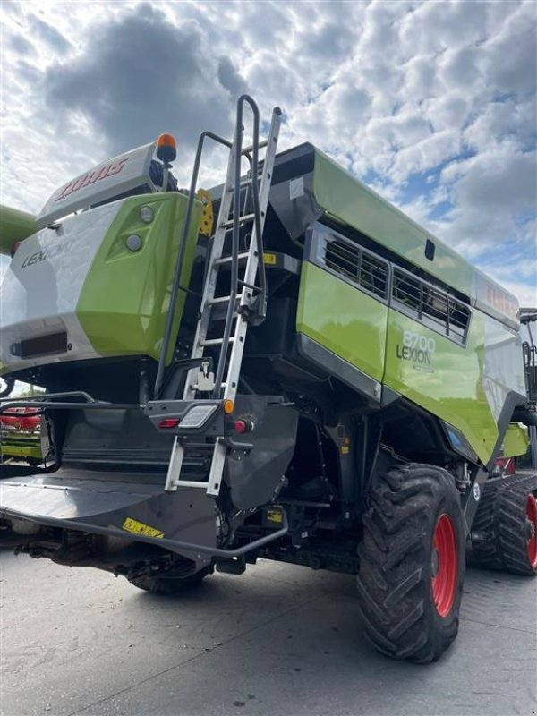 Mähdrescher tip CLAAS LEXION 8700 TT VI GIVER 50 TIMERS HØSTGARANTI I DK !!! Med skærebord og fuld CEMOS., Gebrauchtmaschine in Kolding (Poză 4)