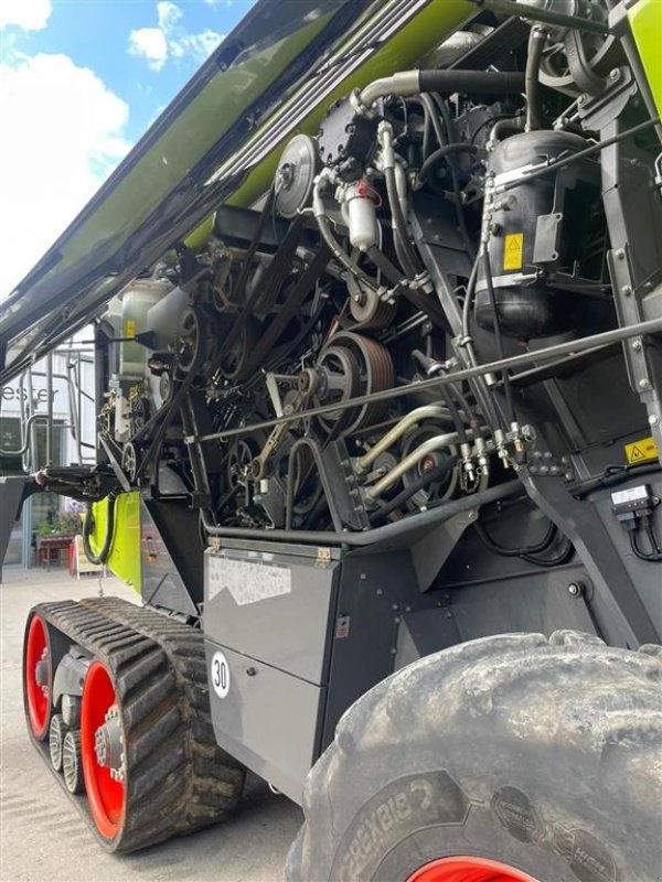 Mähdrescher tip CLAAS LEXION 8700 TT VI GIVER 50 TIMERS HØSTGARANTI I DK !!! Med skærebord og fuld CEMOS., Gebrauchtmaschine in Kolding (Poză 10)