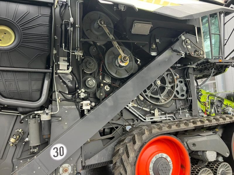 Mähdrescher des Typs CLAAS LEXION 8700 TT, Gebrauchtmaschine in Mockrehna (Bild 8)