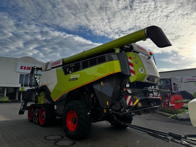 Mähdrescher of the type CLAAS LEXION 8700 TT, Gebrauchtmaschine in Hockenheim (Picture 2)