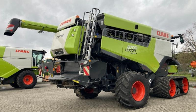 Mähdrescher of the type CLAAS LEXION 8700 TT, Gebrauchtmaschine in Hockenheim (Picture 4)