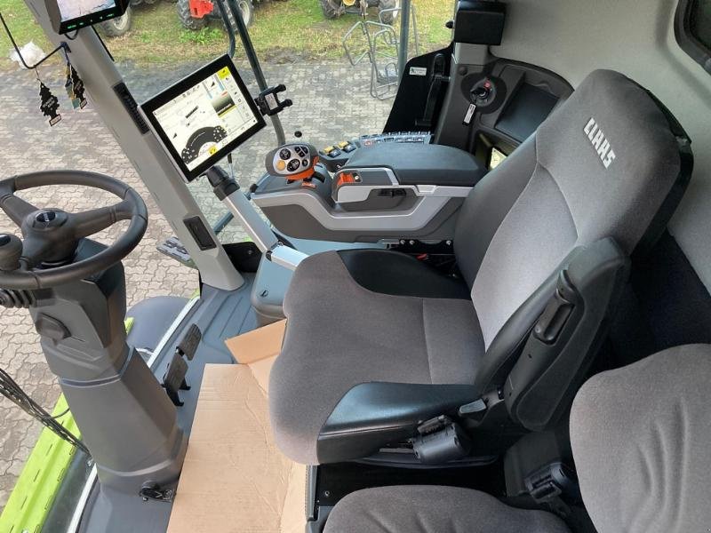 Mähdrescher of the type CLAAS LEXION 8700 TT, Gebrauchtmaschine in Hockenheim (Picture 7)