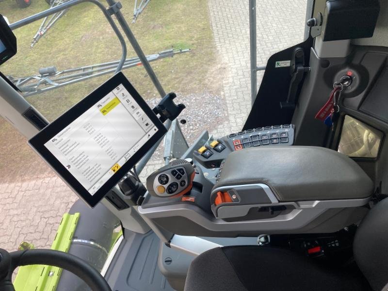 Mähdrescher typu CLAAS LEXION 8700 TT, Gebrauchtmaschine v Hockenheim (Obrázek 11)