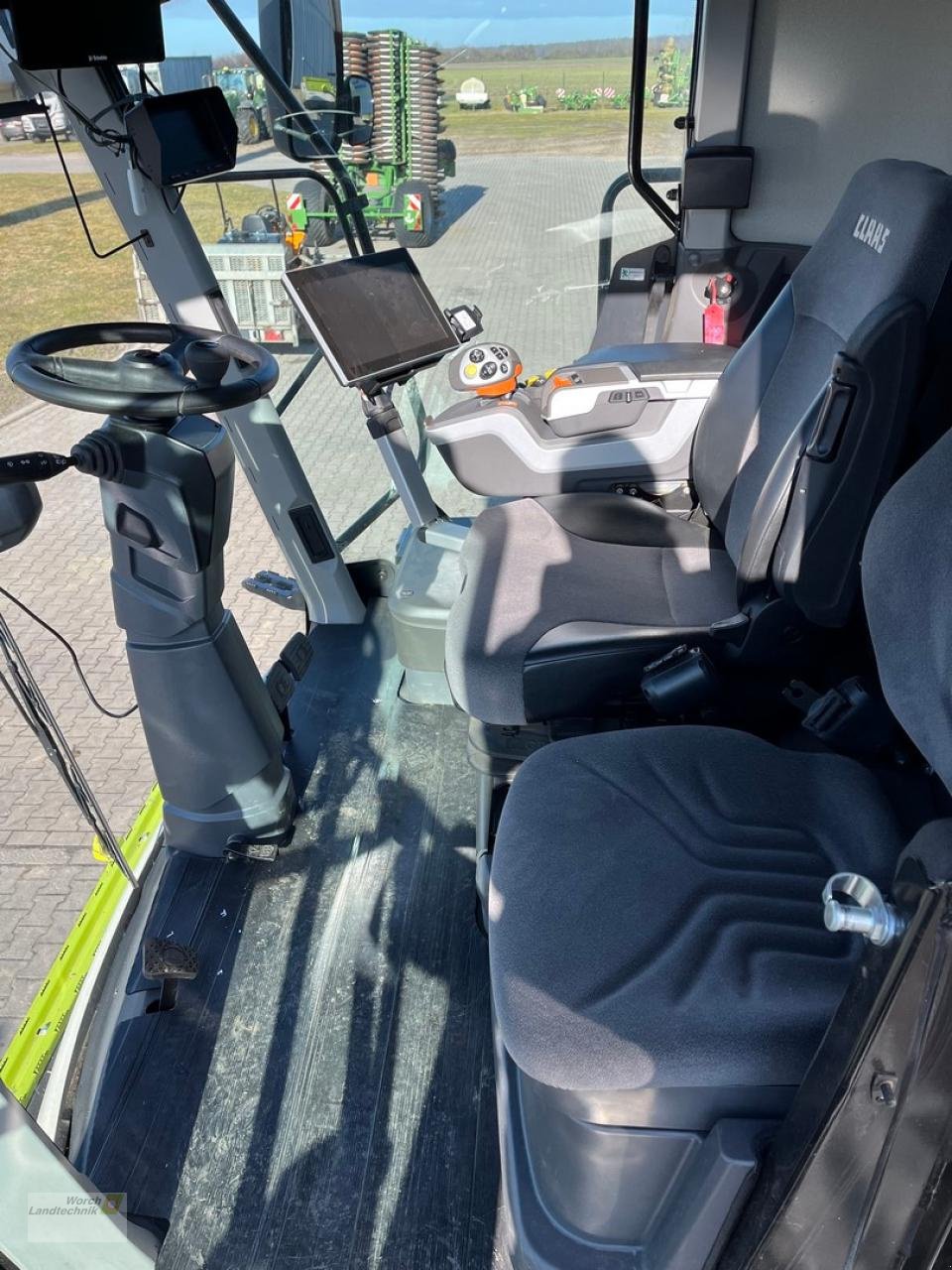 Mähdrescher от тип CLAAS Lexion 8700 TT, Gebrauchtmaschine в Schora (Снимка 13)