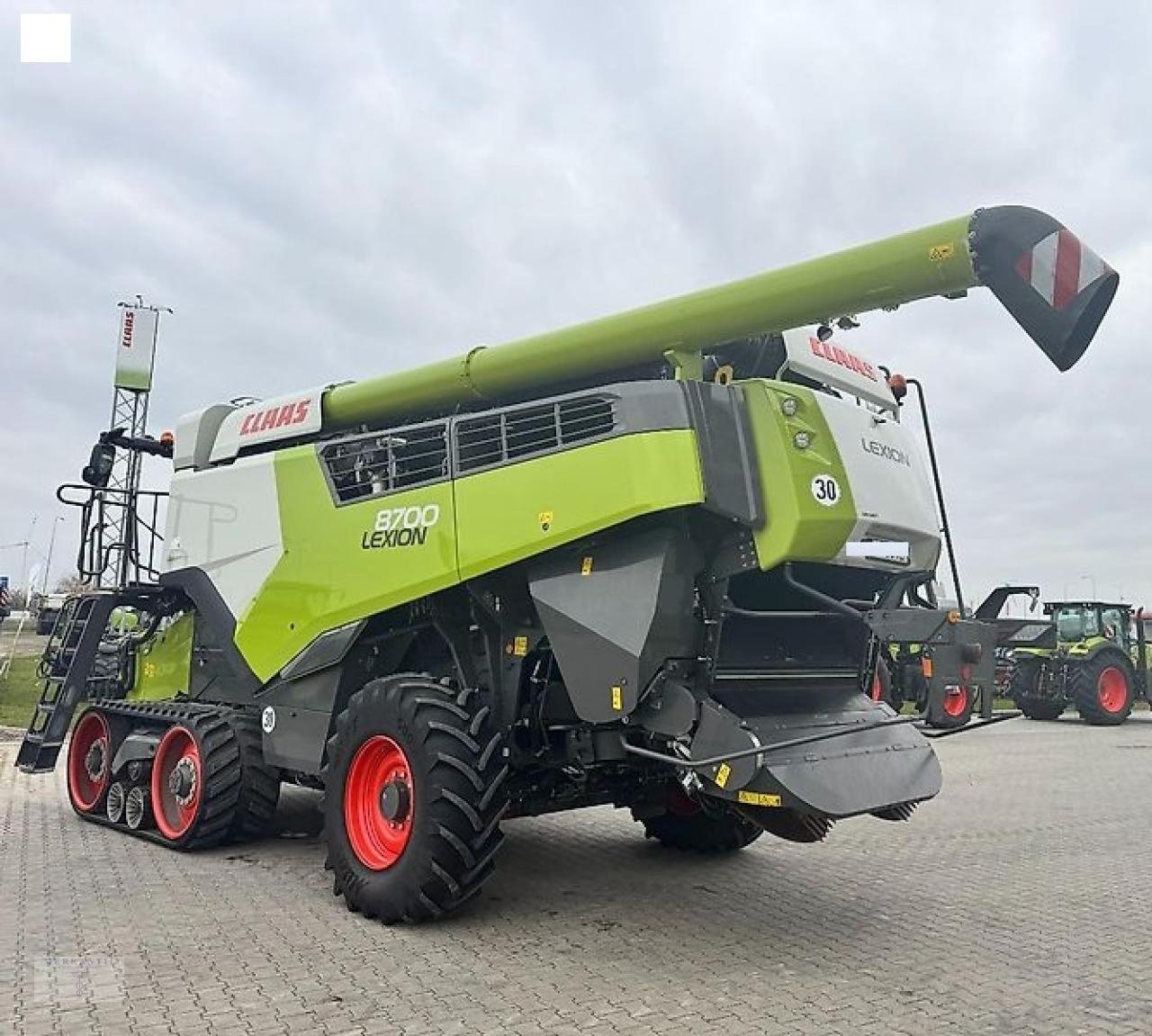 Mähdrescher des Typs CLAAS Lexion 8700 TT, Gebrauchtmaschine in Pragsdorf (Bild 4)