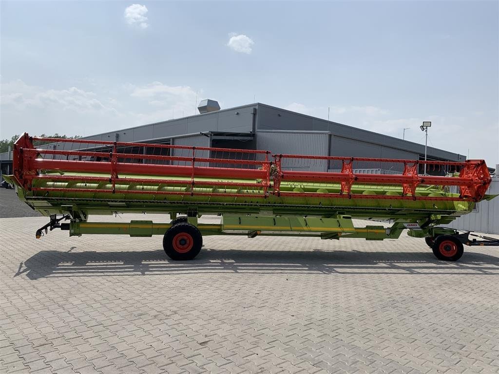 Mähdrescher of the type CLAAS Lexion 8700 VI GIVER 50 TIMERS HØSTGARANTI I DK !!! 4WD Nyt 2023 Vario V1080 Bord. Vi giver 100 timers reklamationsret i DK!!!  ., Gebrauchtmaschine in Kolding (Picture 16)