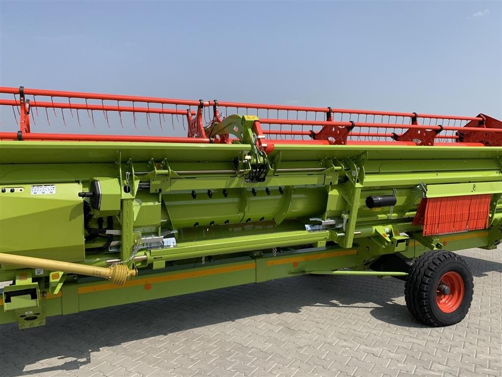 Mähdrescher of the type CLAAS Lexion 8700 VI GIVER 50 TIMERS HØSTGARANTI I DK !!! 4WD Nyt 2023 Vario V1080 Bord. Vi giver 100 timers reklamationsret i DK!!!  ., Gebrauchtmaschine in Kolding (Picture 17)