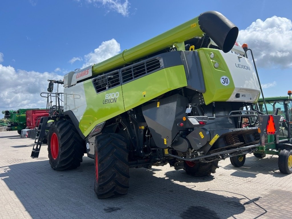 Mähdrescher des Typs CLAAS Lexion 8700, Gebrauchtmaschine in Mern (Bild 4)