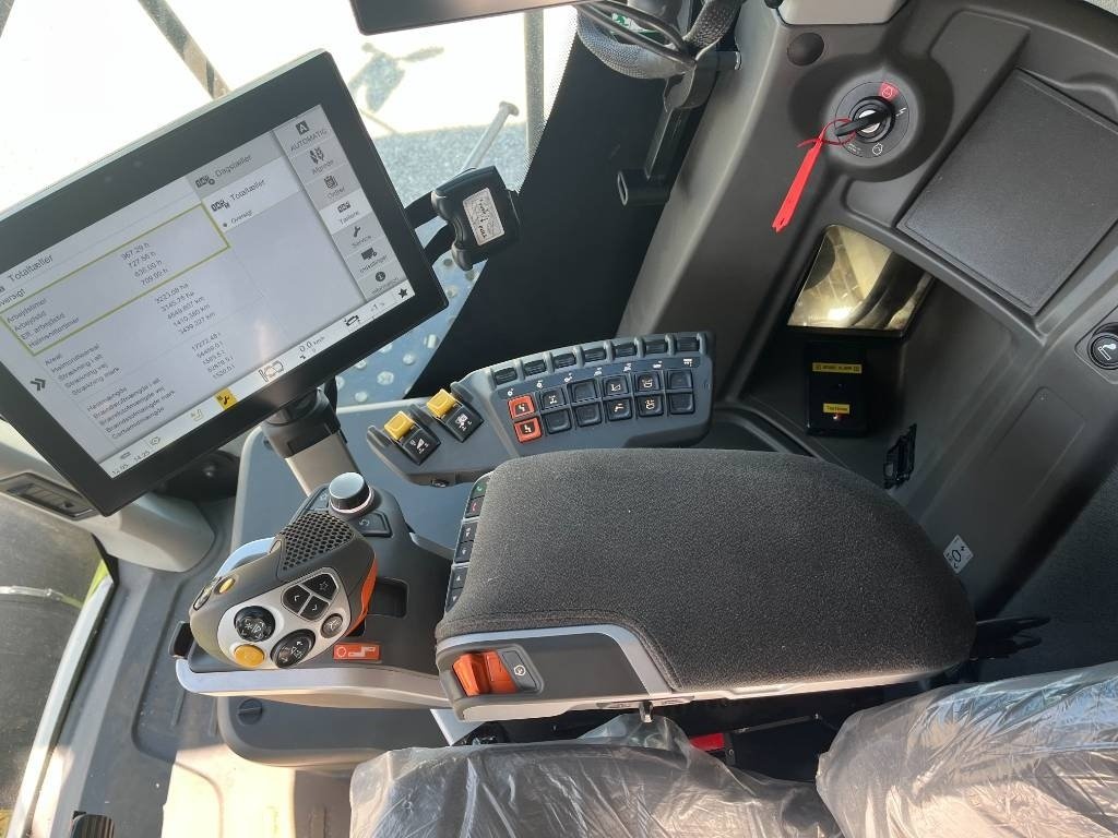 Mähdrescher of the type CLAAS Lexion 8800 4WD, Gebrauchtmaschine in Vinderup (Picture 10)