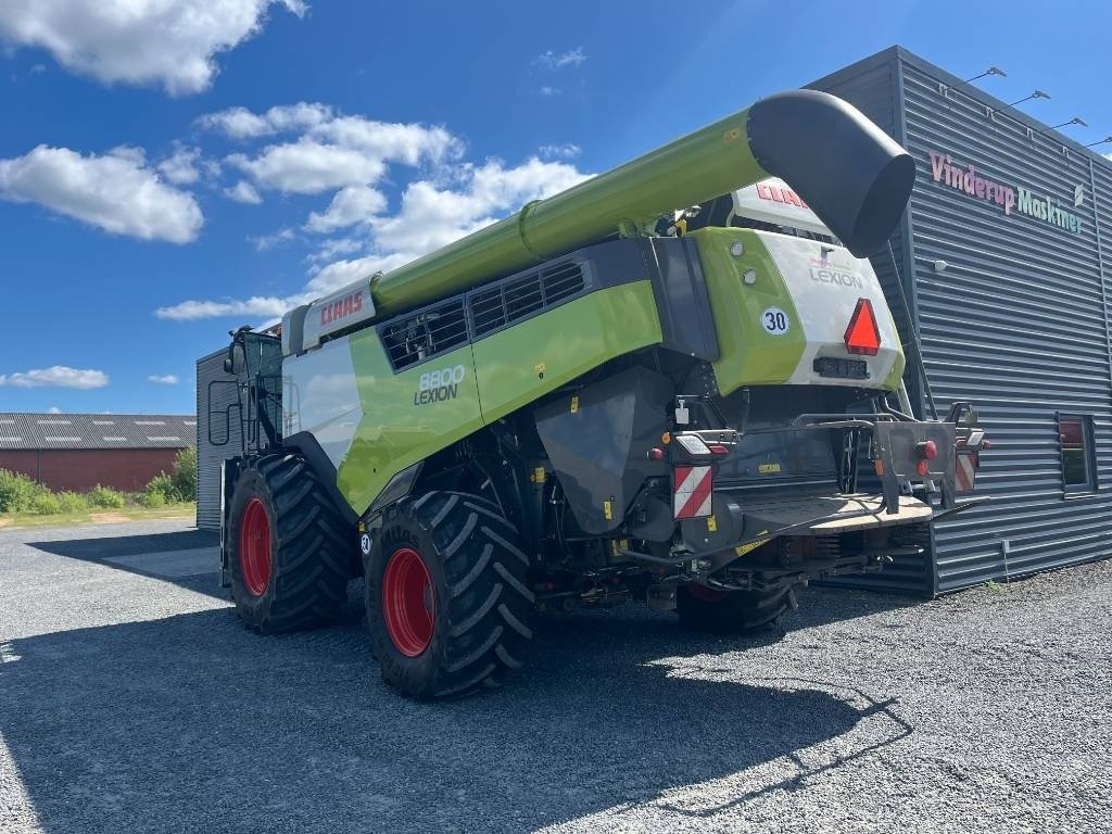 Mähdrescher of the type CLAAS Lexion 8800 4WD, Gebrauchtmaschine in Vinderup (Picture 3)