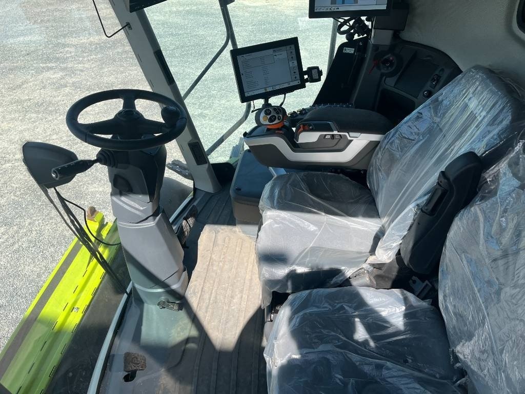 Mähdrescher of the type CLAAS Lexion 8800 4WD, Gebrauchtmaschine in Vinderup (Picture 9)