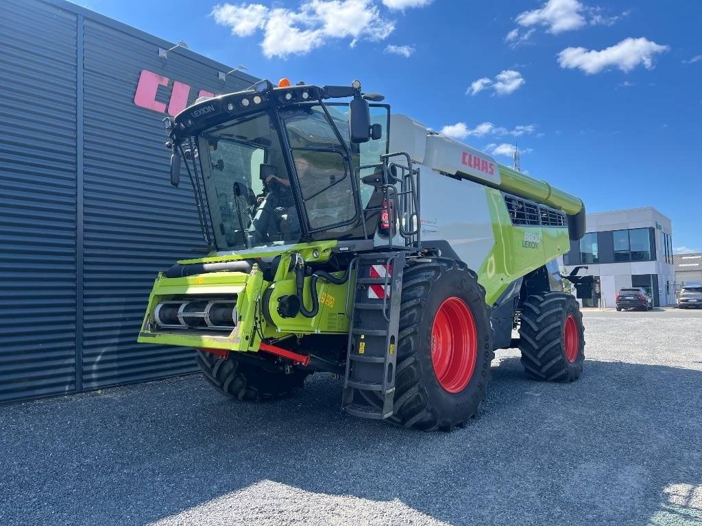 Mähdrescher of the type CLAAS Lexion 8800 4WD, Gebrauchtmaschine in Vinderup (Picture 1)