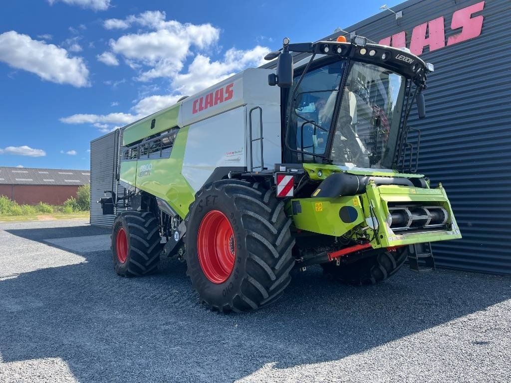 Mähdrescher of the type CLAAS Lexion 8800 4WD, Gebrauchtmaschine in Vinderup (Picture 2)