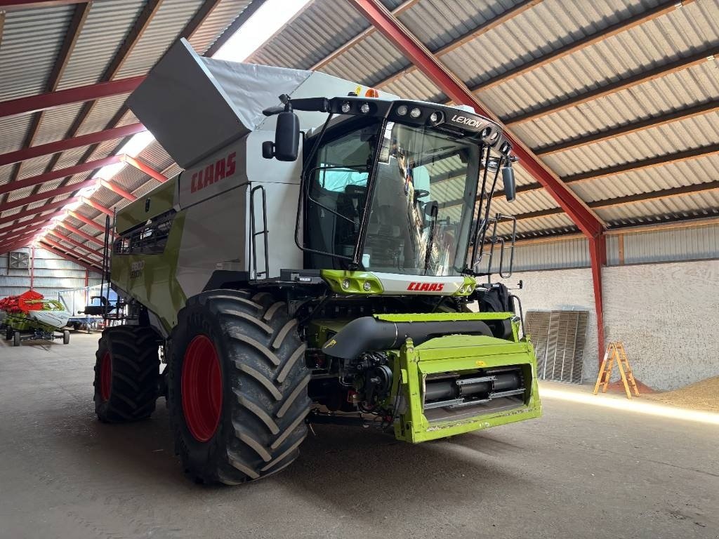 Mähdrescher des Typs CLAAS Lexion 8800 4WD, Gebrauchtmaschine in Brønderslev (Bild 2)