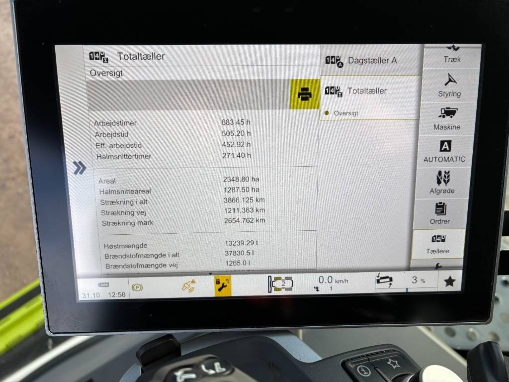 Mähdrescher des Typs CLAAS LEXION 8800 4WD, Gebrauchtmaschine in Brønderslev (Bild 17)