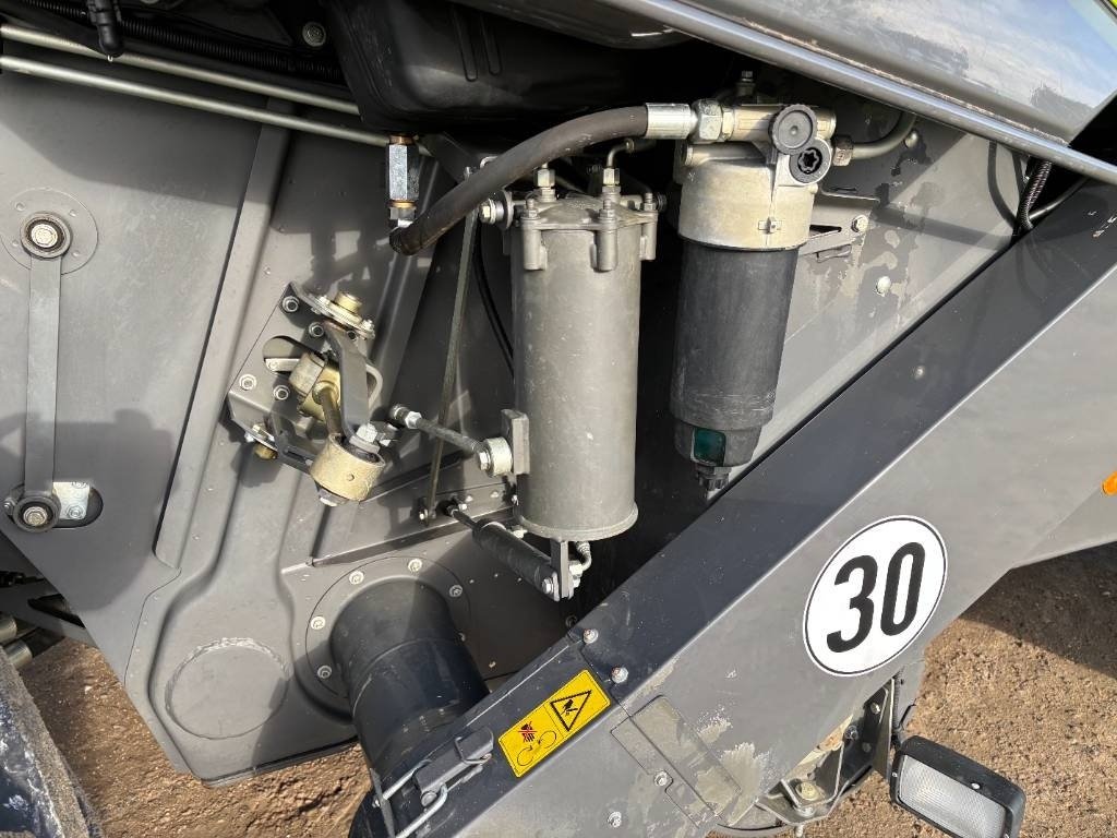 Mähdrescher des Typs CLAAS LEXION 8800 4WD, Gebrauchtmaschine in Brønderslev (Bild 12)