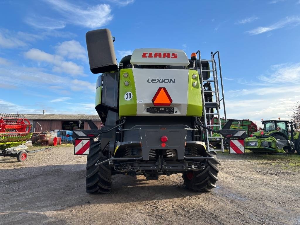 Mähdrescher des Typs CLAAS LEXION 8800 4WD, Gebrauchtmaschine in Brønderslev (Bild 5)