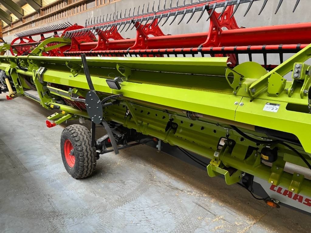 Mähdrescher des Typs CLAAS LEXION 8800 4WD, Gebrauchtmaschine in Brønderslev (Bild 21)