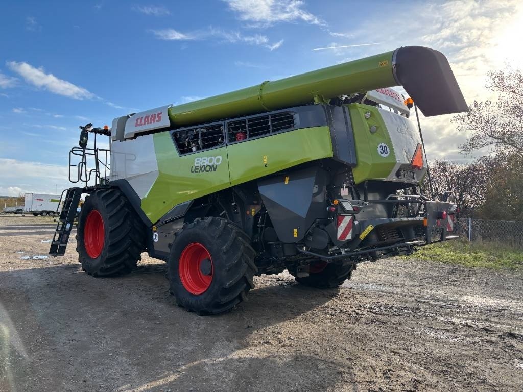 Mähdrescher des Typs CLAAS LEXION 8800 4WD, Gebrauchtmaschine in Brønderslev (Bild 4)
