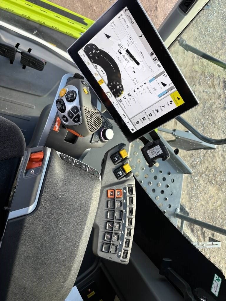 Mähdrescher des Typs CLAAS LEXION 8800 4WD, Gebrauchtmaschine in Brønderslev (Bild 16)