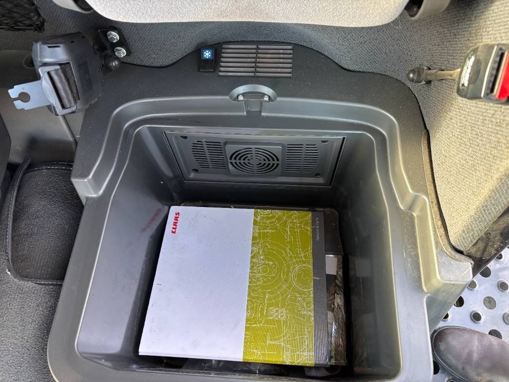 Mähdrescher des Typs CLAAS LEXION 8800 4WD, Gebrauchtmaschine in Brønderslev (Bild 15)