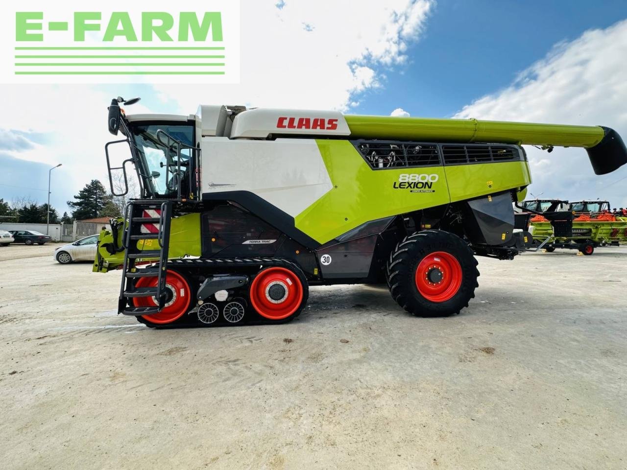 Mähdrescher del tipo CLAAS LEXION 8800 TT E5, Gebrauchtmaschine In Hamburg (Immagine 2)