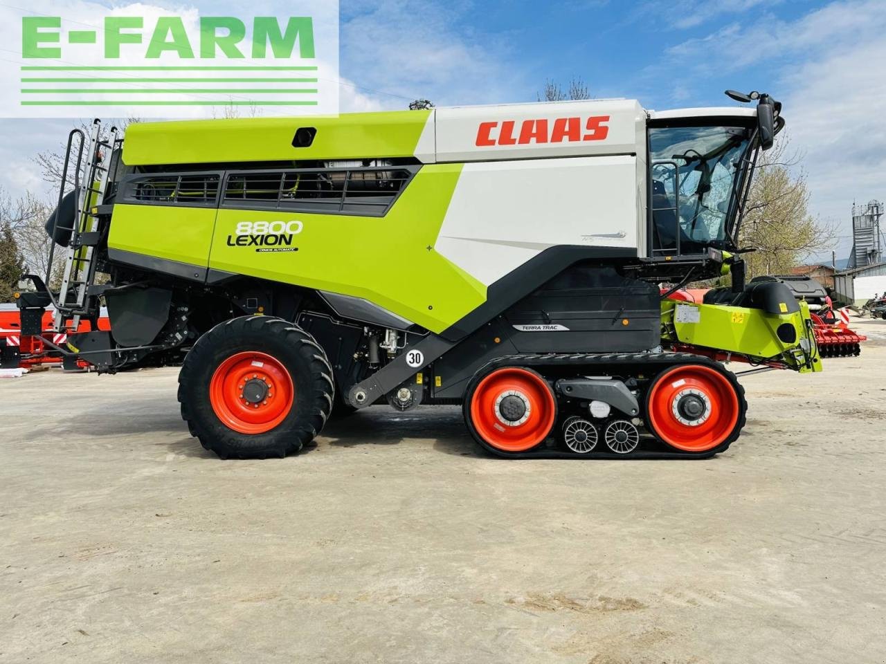 Mähdrescher del tipo CLAAS LEXION 8800 TT E5, Gebrauchtmaschine In Hamburg (Immagine 4)