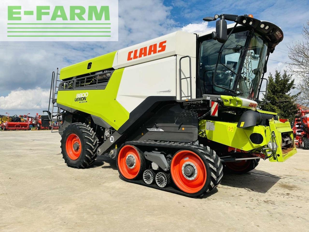 Mähdrescher del tipo CLAAS LEXION 8800 TT E5, Gebrauchtmaschine In Hamburg (Immagine 8)