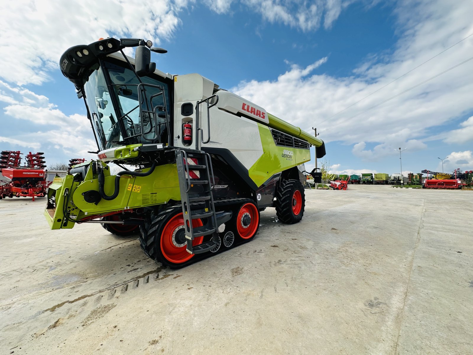 Mähdrescher des Typs CLAAS Lexion 8800 TT, Gebrauchtmaschine in Dolna Oriahovica (Bild 4)