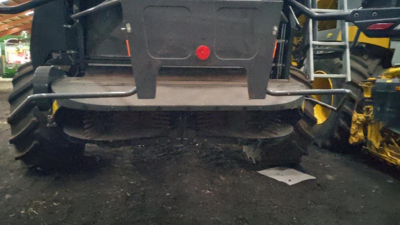 Mähdrescher del tipo CLAAS LEXION 8800, Gebrauchtmaschine In Maribo (Immagine 8)