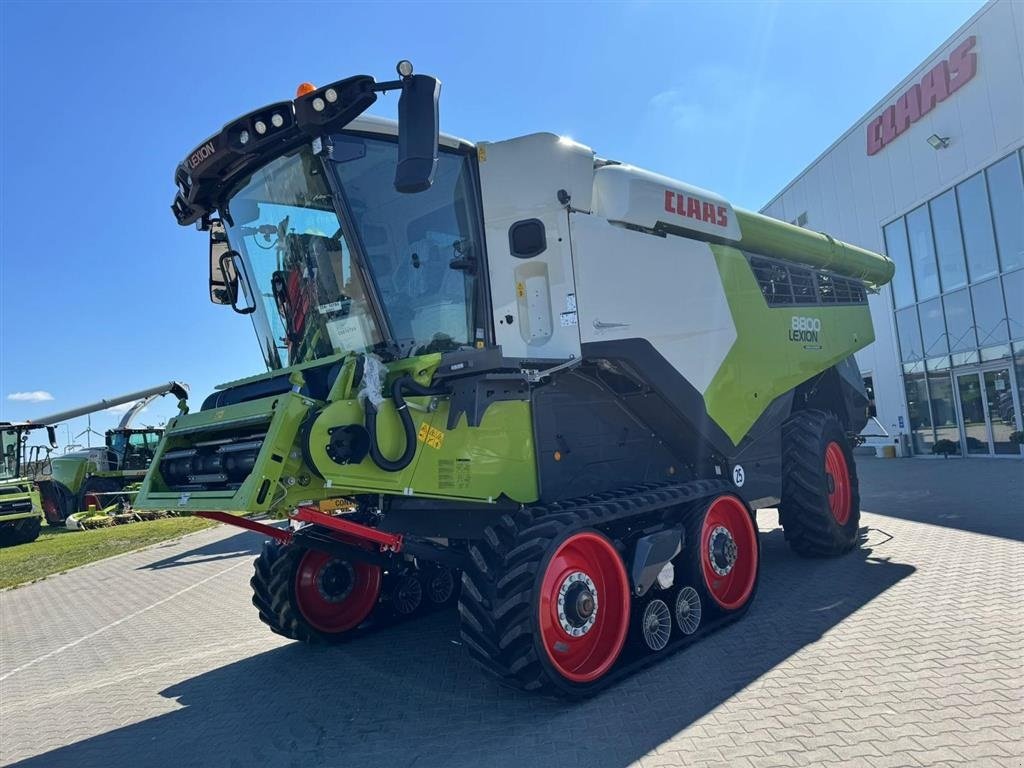 Mähdrescher des Typs CLAAS Lexion 8800TT VI GIVER 50 TIMERS HØSTGARANTI !!! Kan også købes med 1230 Vario eller Convio Flex., Gebrauchtmaschine in Kolding (Bild 1)