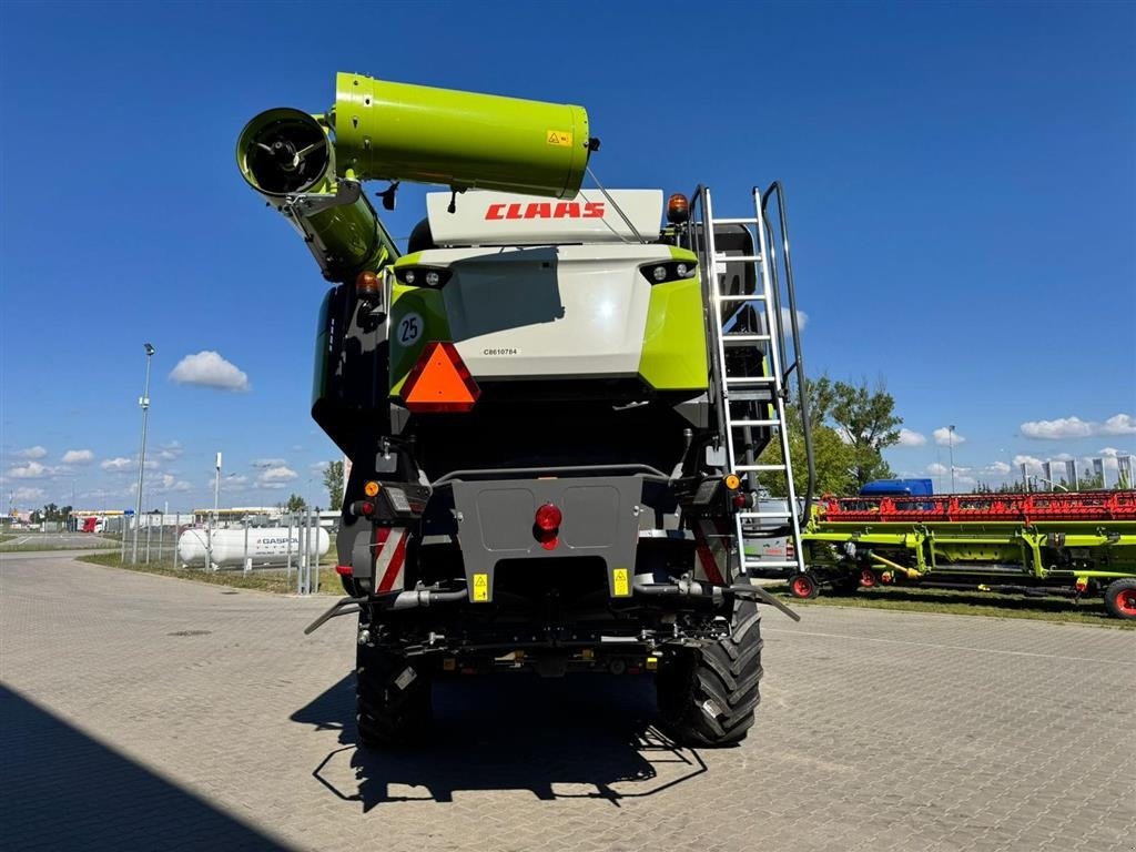 Mähdrescher des Typs CLAAS Lexion 8800TT VI GIVER 50 TIMERS HØSTGARANTI !!! Kan også købes med 1230 Vario eller Convio Flex., Gebrauchtmaschine in Kolding (Bild 3)