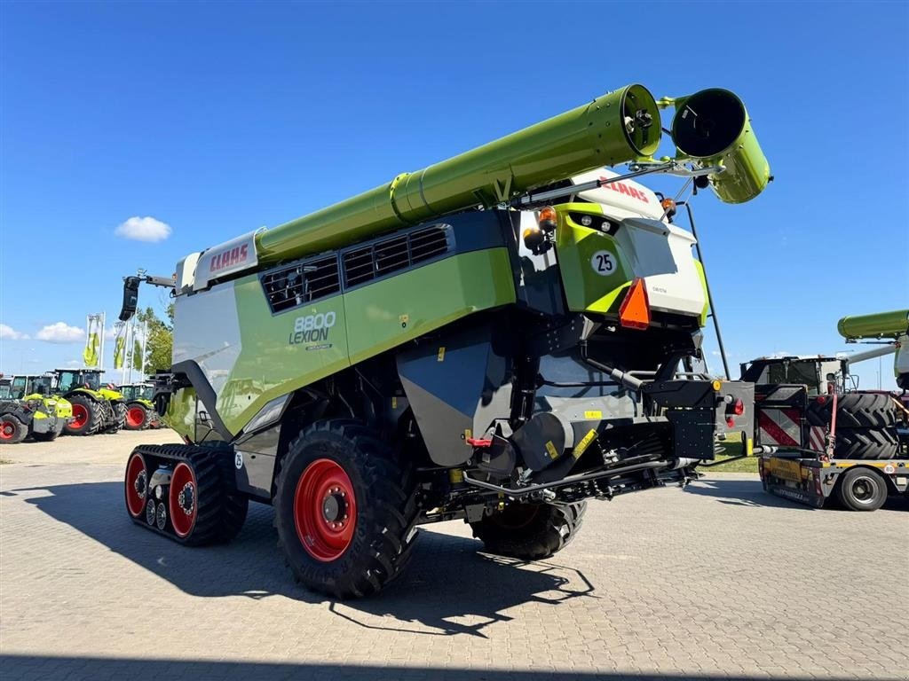 Mähdrescher des Typs CLAAS Lexion 8800TT VI GIVER 50 TIMERS HØSTGARANTI !!! Kan også købes med 1230 Vario eller Convio Flex., Gebrauchtmaschine in Kolding (Bild 2)