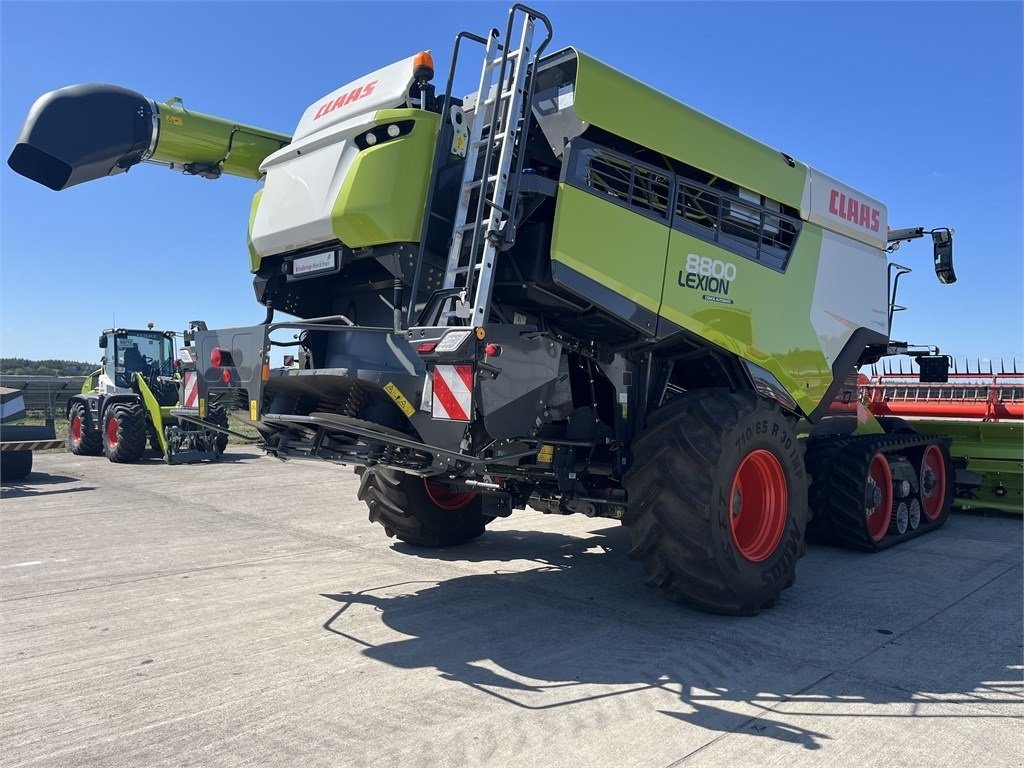 Mähdrescher del tipo CLAAS LEXION 8800TT, Gebrauchtmaschine In Vinderup (Immagine 4)