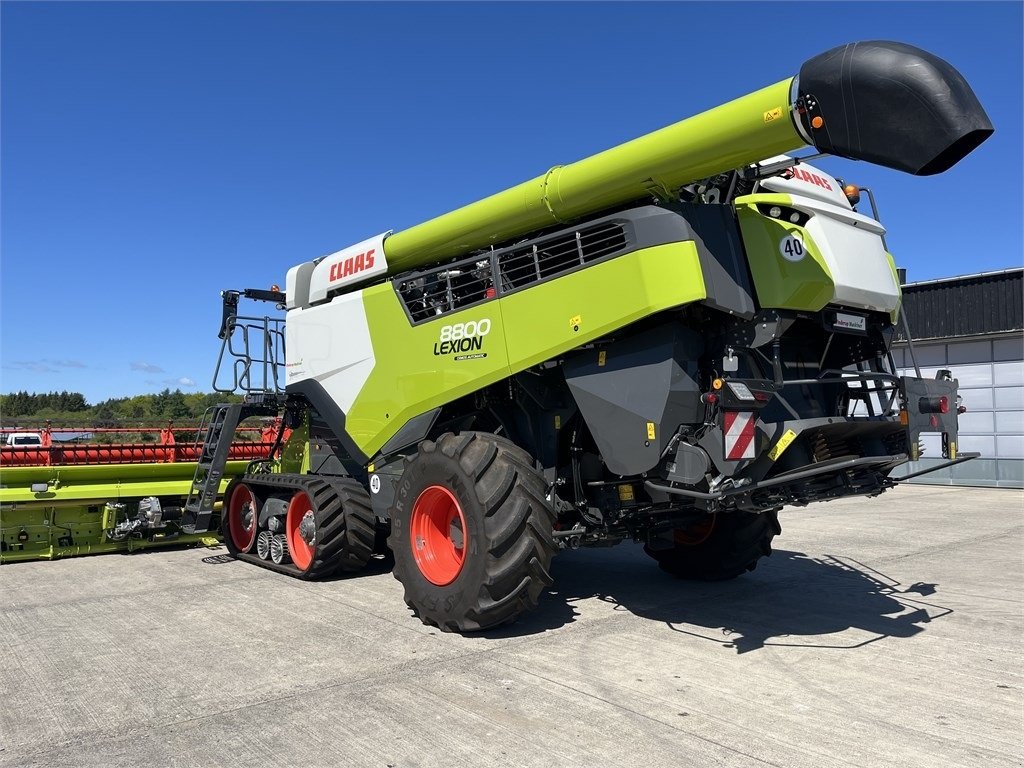 Mähdrescher del tipo CLAAS LEXION 8800TT, Gebrauchtmaschine In Vinderup (Immagine 3)