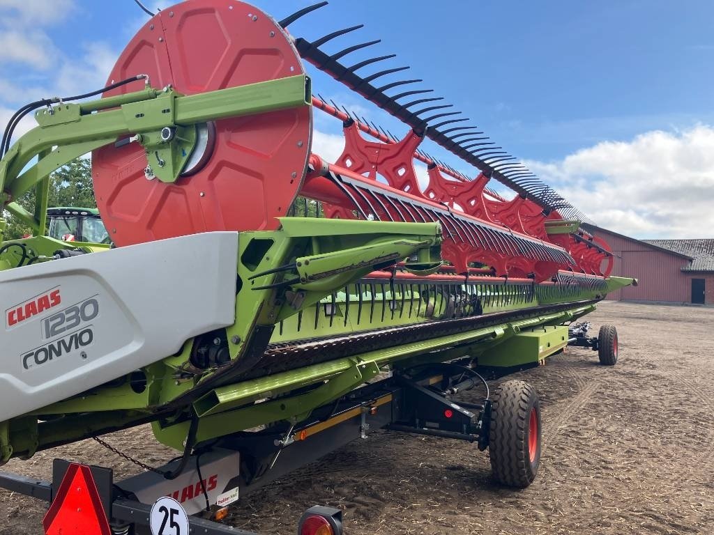 Mähdrescher van het type CLAAS Lexion 8900 4 WD, Gebrauchtmaschine in Aalestrup (Foto 12)