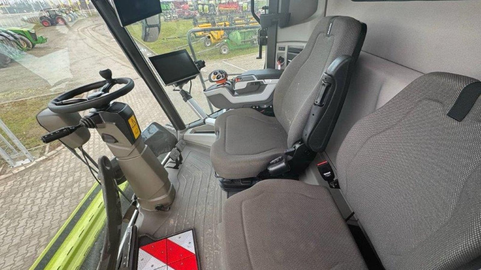 Mähdrescher des Typs CLAAS LEXION 8900  TT. Kun 380 timer. Brede bælter. 7 x CEMOS. Sat Nav., Gebrauchtmaschine in Kolding (Bild 3)